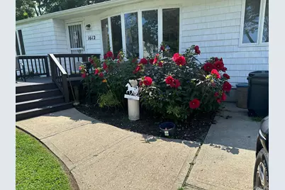 1612 N Gardiner Drive, Bay Shore, NY 11706 - Photo 2