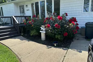 1612 N Gardiner Dr, Bay Shore, NY 11706 - Photo 2