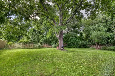 429 Kaplan Avenue, Greenport, NY 11944 - Photo 2