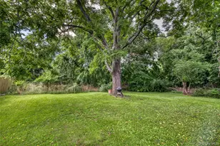 429 Kaplan Ave, Greenport, NY 11944 - Photo 2