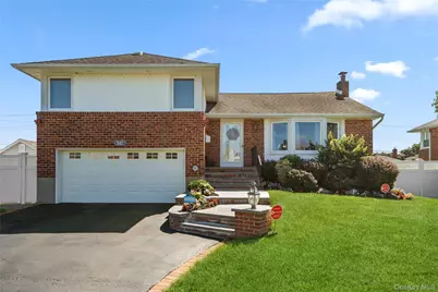 542 N Suffolk Avenue, Massapequa, NY 11758 - Photo 1