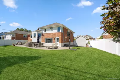 542 N Suffolk Avenue, Massapequa, NY 11758 - Photo 32