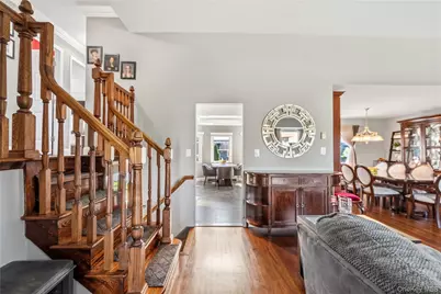 542 N Suffolk Avenue, Massapequa, NY 11758 - Photo 4