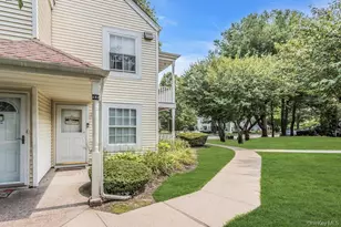 282 Fairview Cir, Middle Island, NY 11953 - Photo 2