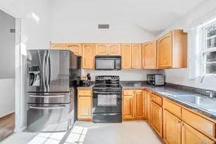 10 Cedar Ln, Medford, NY 11763 - Photo 14