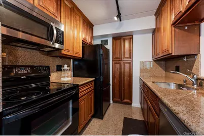 730 W Broadway #2J, Long Beach, NY 11561 - Photo 8