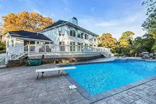 19 Bay Woods Dr, Hampton Bays, NY 11946 - Photo 4