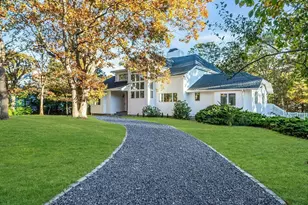 19 Bay Woods Dr, Hampton Bays, NY 11946 - Photo 2