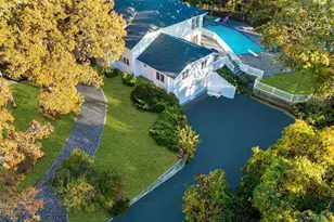 19 Bay Woods Dr, Hampton Bays, NY 11946 - Photo 6