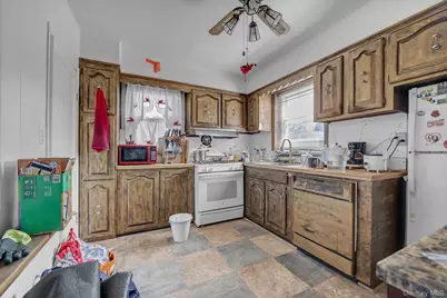 146 Claflin Boulevard, Franklin Square, NY 11010 - Photo 6