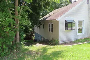 4 Wilbur Rd, Pleasant Valley, NY 12569 - Photo 2