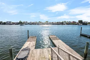 2718 Riverside Dr, Wantagh, NY 11793 - Photo 38
