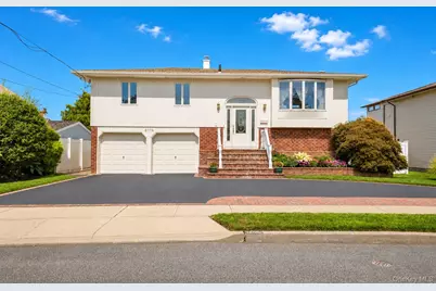 2718 Riverside Drive, Wantagh, NY 11793 - Photo 8