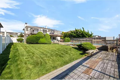 2718 Riverside Drive, Wantagh, NY 11793 - Photo 36