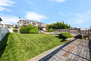 2718 Riverside Dr, Wantagh, NY 11793 - Photo 36