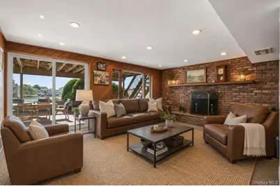 2718 Riverside Drive, Wantagh, NY 11793 - Photo 24