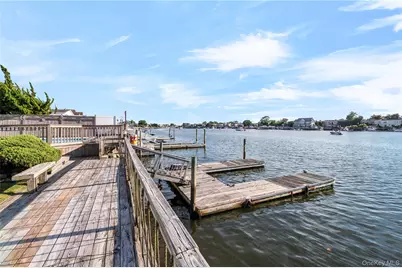 2718 Riverside Drive, Wantagh, NY 11793 - Photo 4
