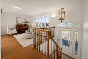 2718 Riverside Dr, Wantagh, NY 11793 - Photo 10