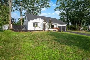 23 Dellmarie Ln, Nesconset, NY 11767 - Photo 2