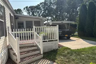 1661 Old Country Rd, Riverhead, NY 11901 - Photo 4
