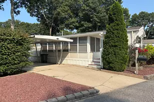 1661 Old Country Rd, Riverhead, NY 11901 - Photo 2