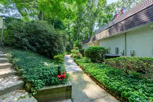 297 Brettonwoods Dr, Coram, NY 11727 - Photo 4