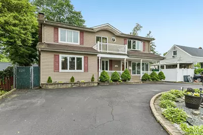 1010 Douglas Avenue, Wantagh, NY 11793 - Photo 2