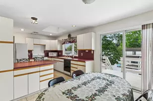 1010 Douglas Ave, Wantagh, NY 11793 - Photo 20