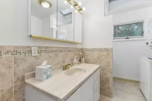 1010 Douglas Ave, Wantagh, NY 11793 - Photo 22