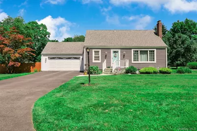 49 Regent Street, Patchogue, NY 11772 - Photo 2