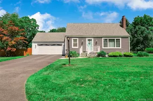 49 Regent St, Patchogue, NY 11772 - Photo 2
