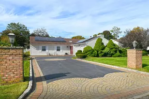 22 Apple Blossom Ln, Patchogue, NY 11772 - Photo 2