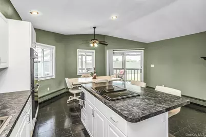 17 Chickadee Lane, Levittown, NY 11756 - Photo 12