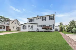 17 Chickadee Ln, Levittown, NY 11756 - Photo 2