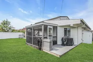 17 Chickadee Ln, Levittown, NY 11756 - Photo 24