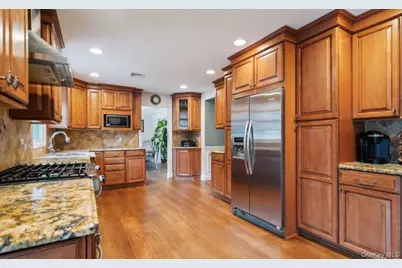 240 Woodhull Avenue, Port Jefferson Station, NY 11776 - Photo 4