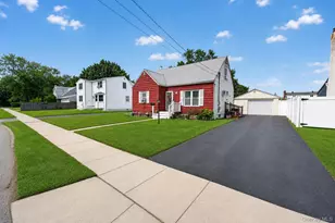 17 Heathcote Rd, Lindenhurst, NY 11757 - Photo 2