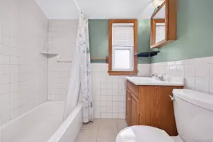 17 Heathcote Rd, Lindenhurst, NY 11757 - Photo 18