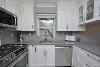 235 Garth Road #E2E, Scarsdale, NY 10583 - Photo 14