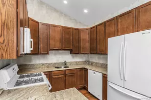 74 Miro Pl, Port Washington, NY 11050 - Photo 14