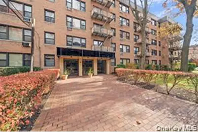 6 Birchwood Court #4B, Mineola, NY 11501 - Photo 1