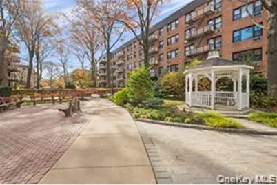 6 Birchwood Court #4B, Mineola, NY 11501 - Photo 2