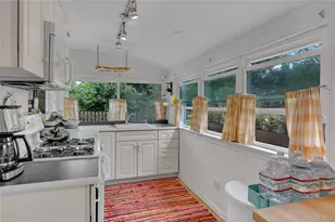 10 Mineola Ct, Hampton Bays, NY 11946 - Photo 6