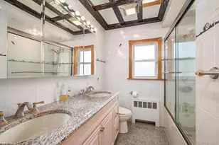 131 Stratford N, Roslyn Heights, NY 11577 - Photo 16