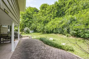 131 Stratford N, Roslyn Heights, NY 11577 - Photo 24