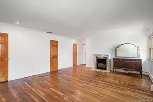 131 Stratford N, Roslyn Heights, NY 11577 - Photo 10