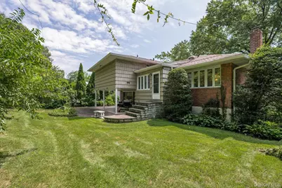 131 Stratford N, Roslyn Heights, NY 11577 - Photo 22