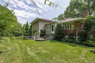 131 Stratford N, Roslyn Heights, NY 11577 - Photo 22