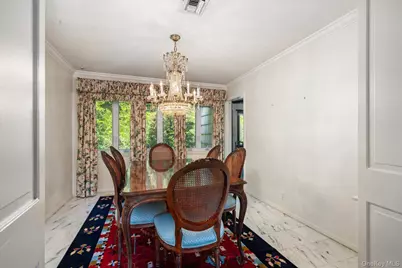 131 Stratford N, Roslyn Heights, NY 11577 - Photo 8