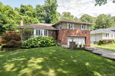 131 Stratford N, Roslyn Heights, NY 11577 - Photo 2